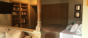 Night Owl (A) in Downtown Eureka! (optional paid parking upon request)