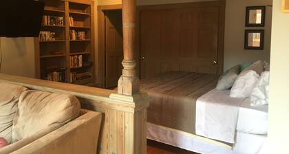 Night Owl (A) in Downtown Eureka! (optional paid parking upon request)