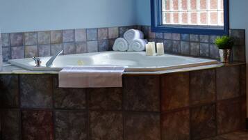 Combined shower/tub, jetted tub, hair dryer, towels