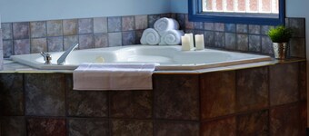 Fairmont Hot Springs Get-A-Way - Escape with Ease