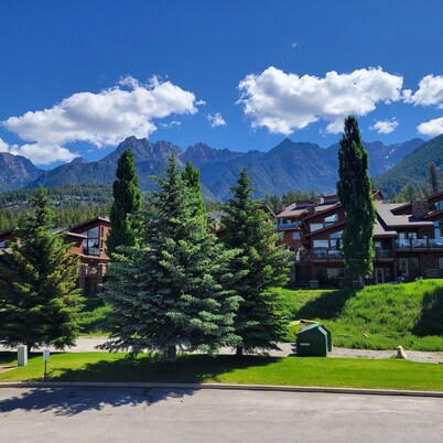 Fairmont Hot Springs Get-A-Way - Escape with Ease