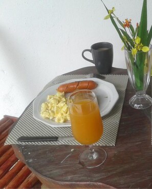 Free daily continental breakfast