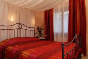 5 chambres, fer et planche à repasser, Wi-Fi, draps fournis