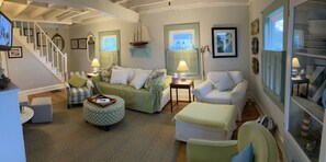 Fireplace, books, video library - Oceanfront Beauty ~Balcony~FirePit~Huge Deck~Wifi~A/C~Pet-Friendly~Birding~GREEN (Lubec)