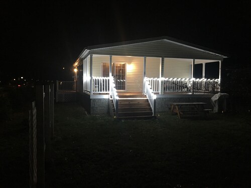 LOCATION! LOCATION!! WALK TO FESTIVALS AND HUNTER MOUNTAIN!!!!