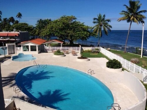 Walk to the Beach!! Solar Powered Fully Renovated Villa!!