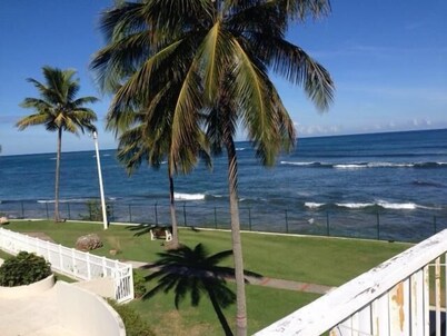 A pie de la playa !! Espectaculares vistas al mar en Villa totalmente renovado !!