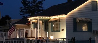 Huron Breeze Cottage - En el corazón de la histórica ciudad de Mackinaw