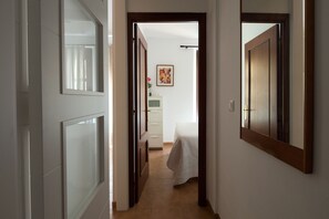 3 quartos, ferros/tábuas de passar roupa, Wi-Fi, roupa de cama