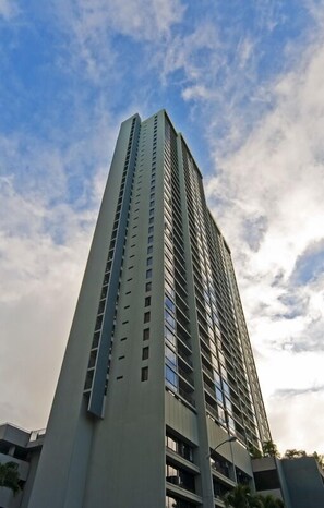 Exterior - Incredible View! Great Location! Awesome High Rise Condo! (Honolulu)