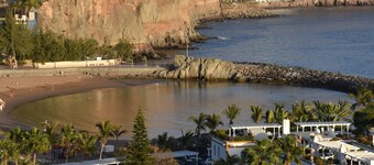 Nice, comfortable and spacious apartment with nice views, "the sea" in the background