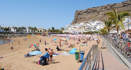 Schöne, komfortable und geräumige Wohnung mit schöner Aussicht, "das Meer" im Hintergrund