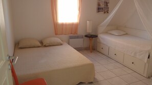 2 makuuhuonetta, silitysrauta/-lauta, ilmainen Wi-Fi