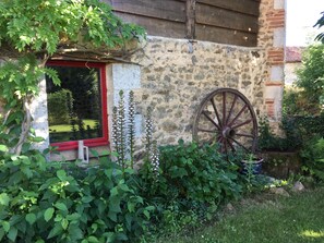 Exterior detail - Newly refurbished 1 bedroom detached cottage close to Leisure Lakes and Chateau (Videix)