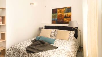 2 makuuhuonetta, silitysrauta/-lauta, ilmainen Wi-Fi, vuodevaatteet