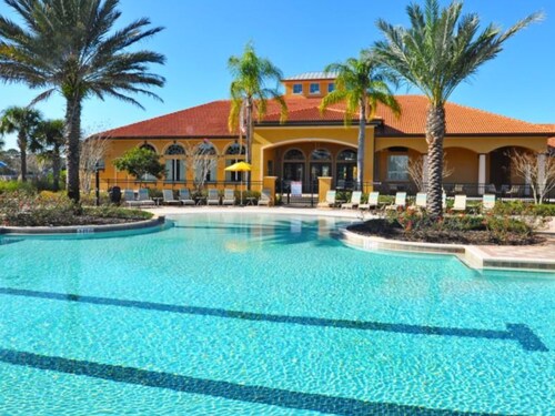 Amazing Villa with south facing pool and conservation view