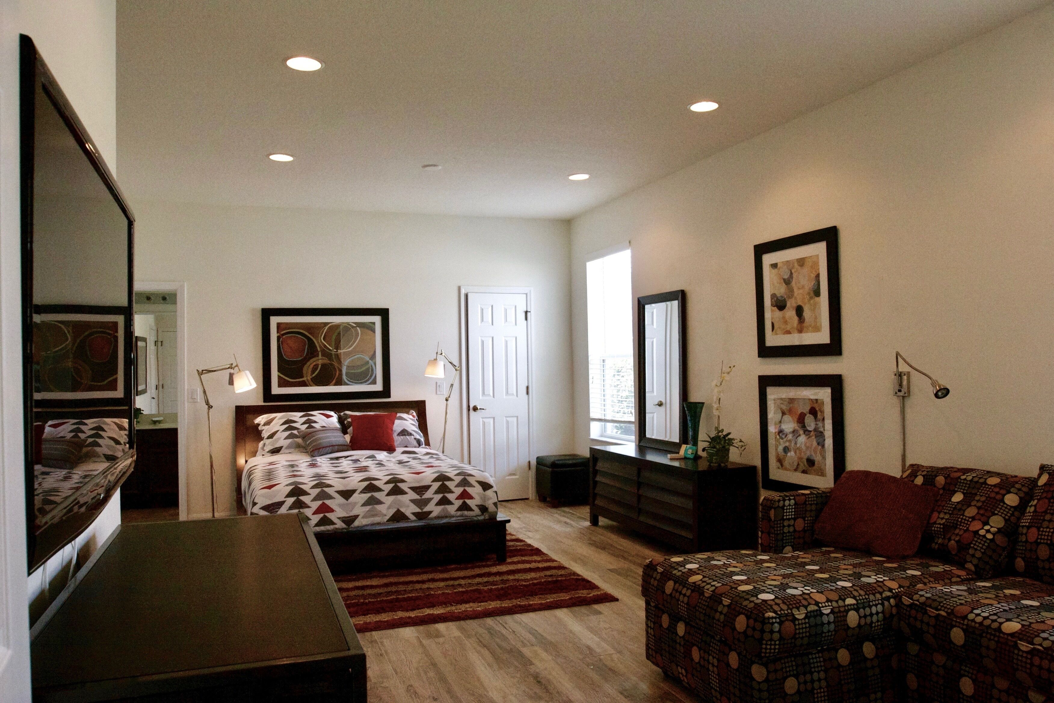 4 bedrooms, iron/ironing board, free WiFi, bed sheets