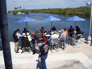 Outdoor dining - Experience Homestead charm near Black Point Park and Marina (Homestead)