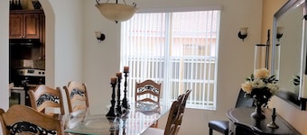 Experience Homestead charm near Black Point Park and Marina