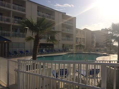 CONDEAUX Beach II~Steps to Beautiful Beach~Pools, Snack Bar~Balcony~Washer/Dryer