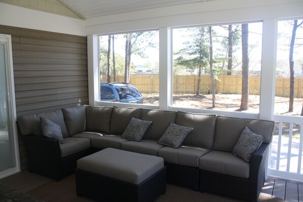 Smart-TV, DVD-spiller og bøker