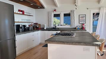 冰箱、微波炉、烤箱、炉灶