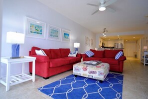 Smart-TV, DVD-Player, Bücher, Stereoanlage