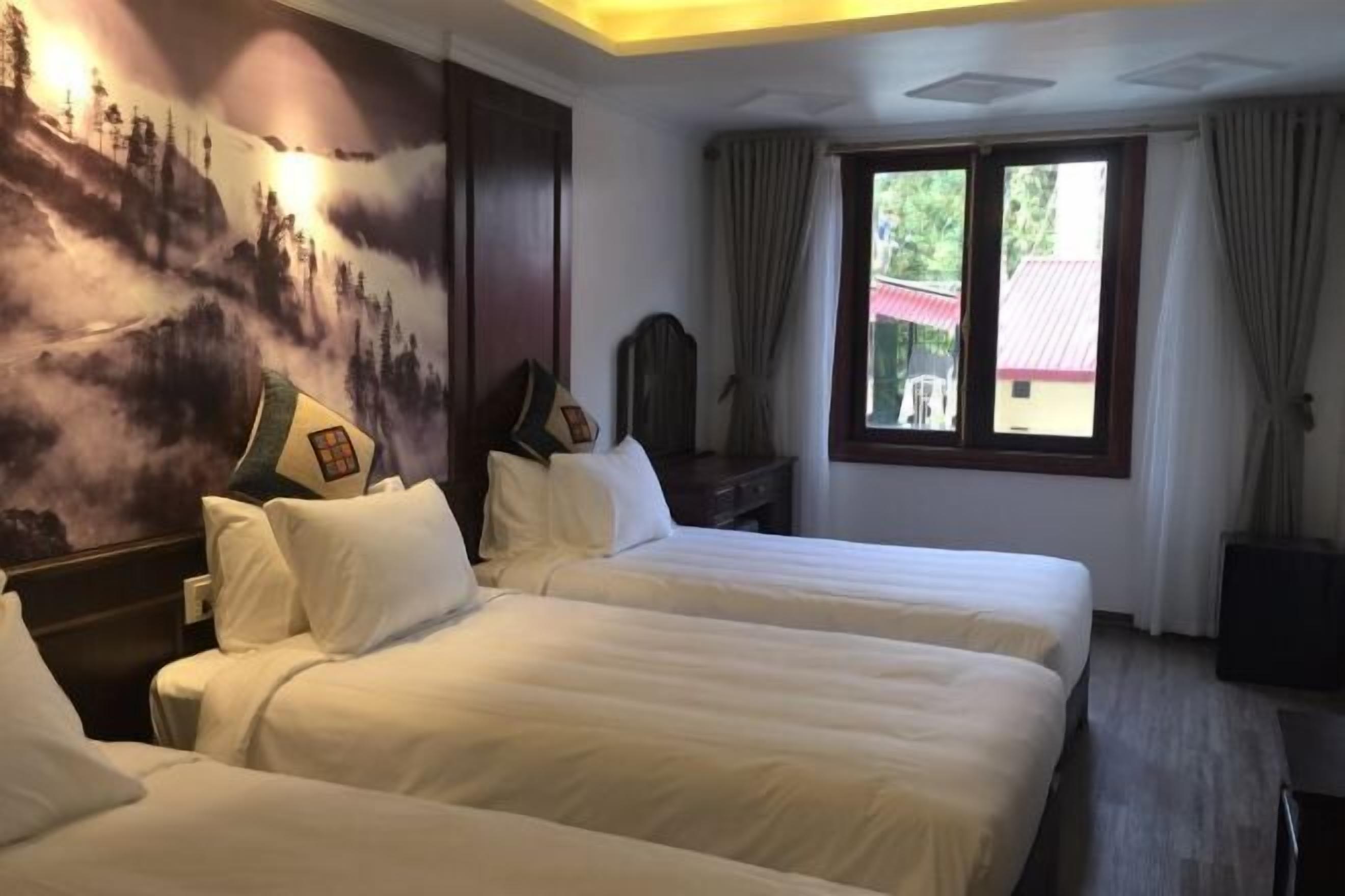 Hypo-allergenic bedding, memory-foam beds, minibar, in-room safe