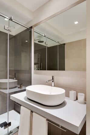 Superior Apartment, Balcony, Garden View | Bathroom sink - Palazzo del Carretto (Turin)