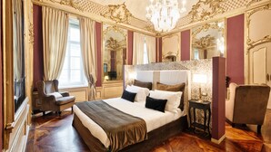 A luxurious bedroom with a large bed, ornate mirrors, and classic furniture. - Palazzo del Carretto (Turin)