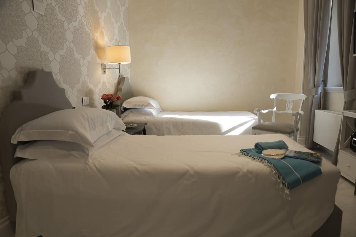 1 bedroom, premium bedding, down duvets, minibar