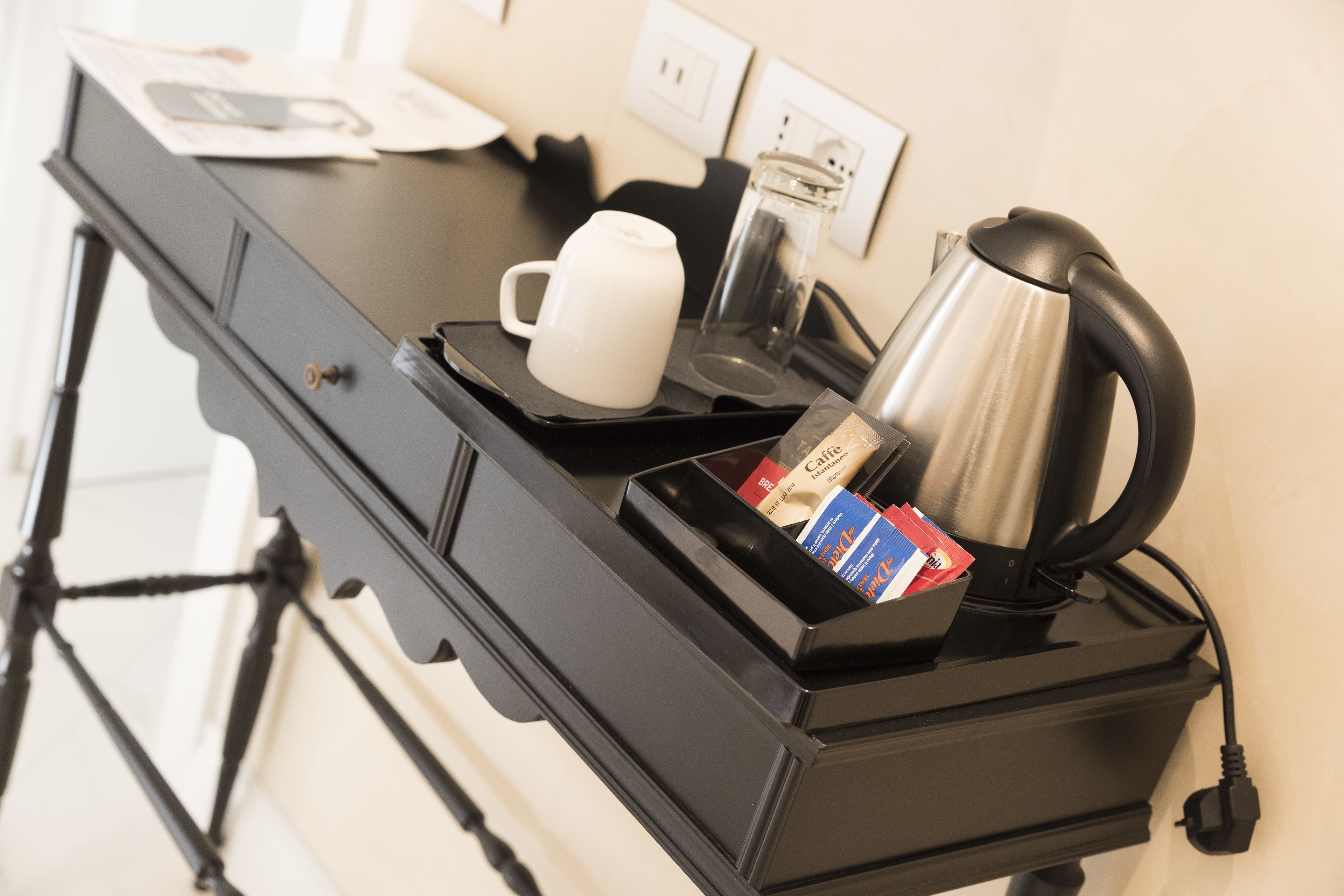 classic single room | coffee and/or coffee maker