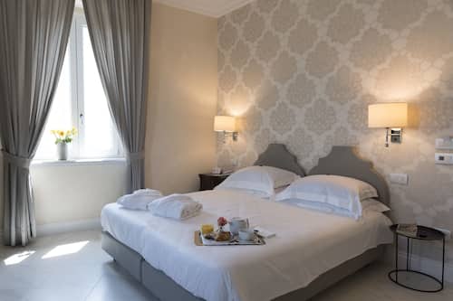 Camera Doppia Classic | Literie de qualité supérieure, couette en duvet d'oie, minibar