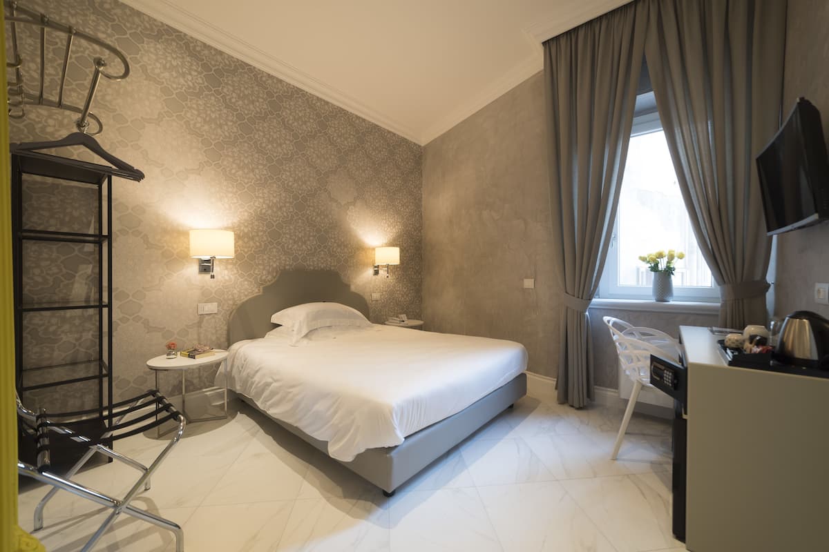 1 bedroom, premium bedding, down duvets, minibar
