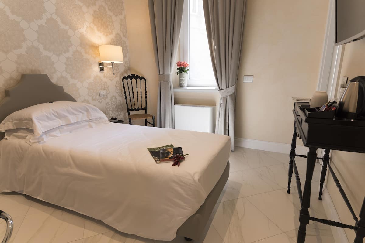 1 bedroom, premium bedding, down duvets, minibar