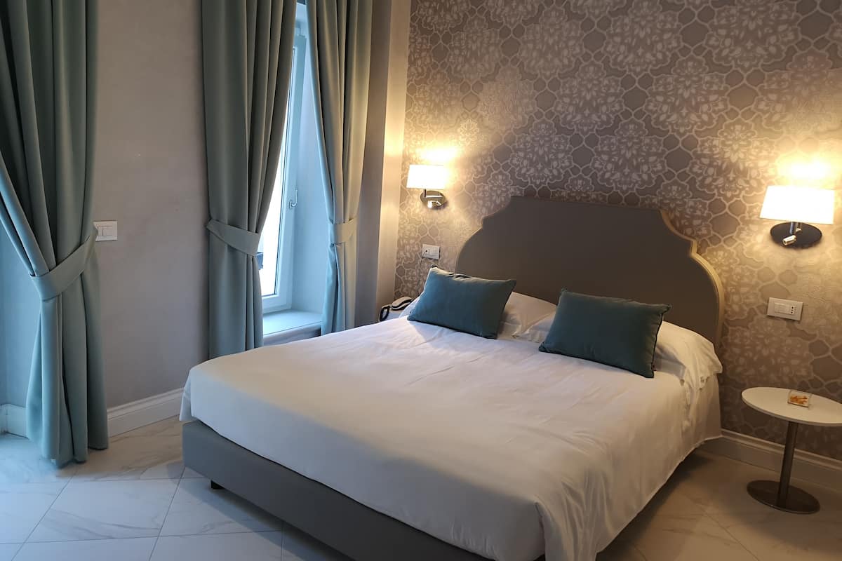 1 bedroom, premium bedding, down duvets, minibar