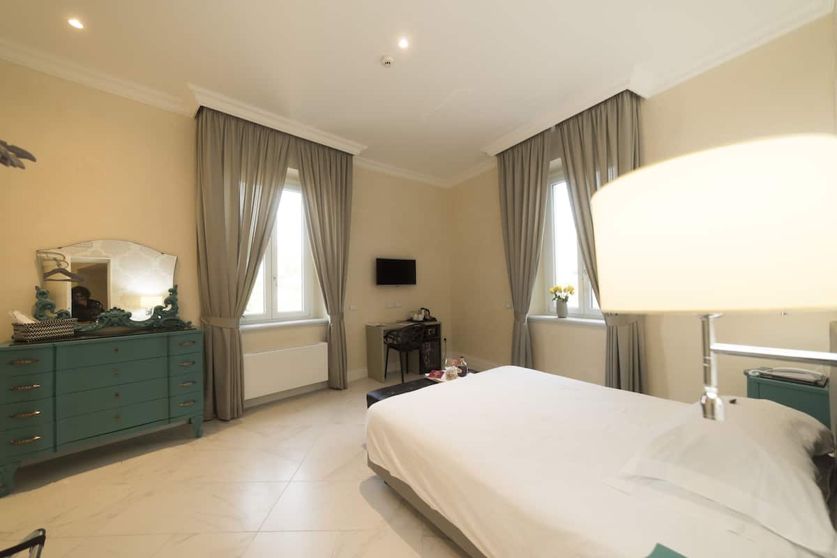 1 bedroom, premium bedding, down duvets, minibar