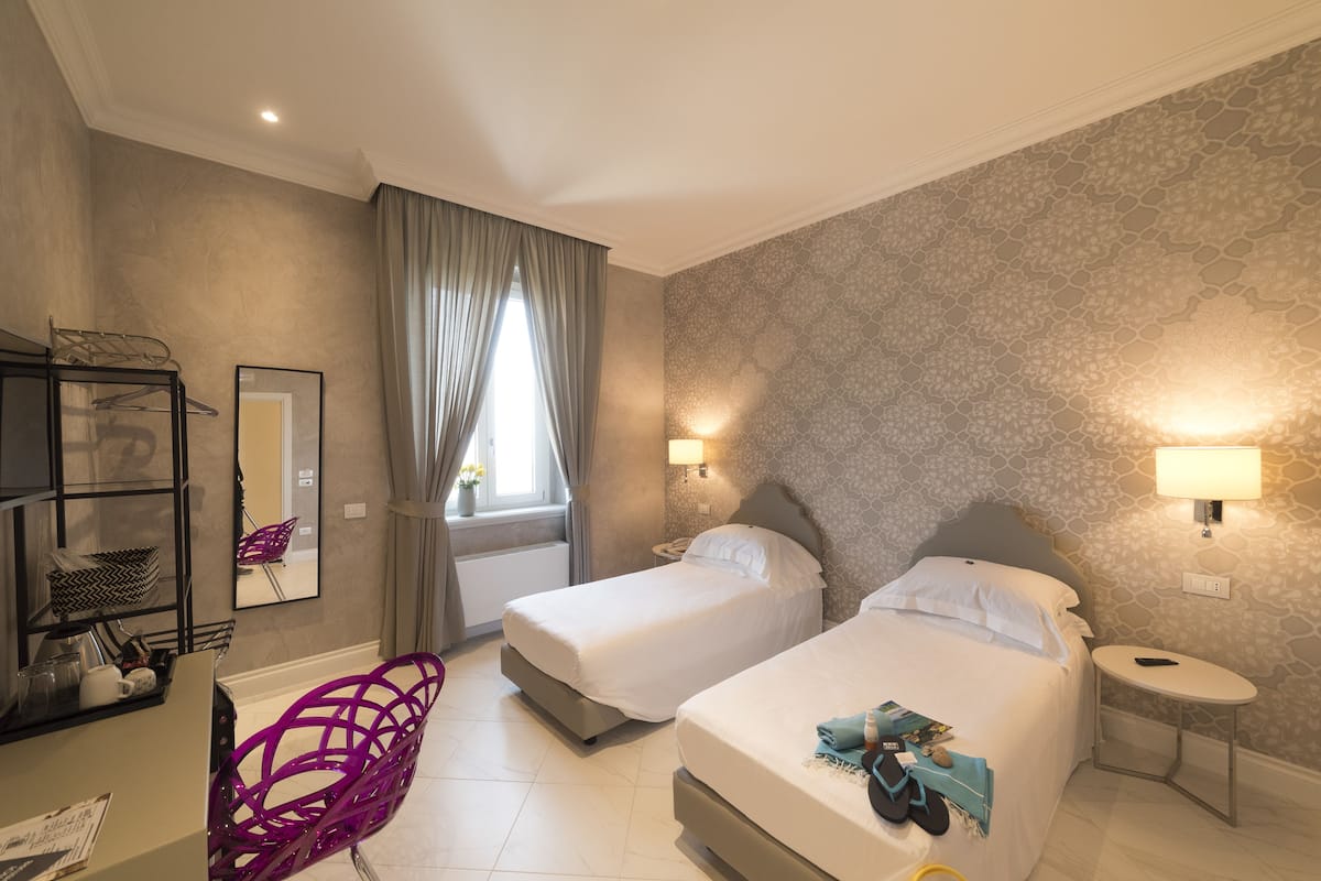 1 bedroom, premium bedding, down duvets, minibar