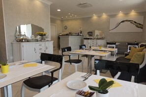 Kontinental frukost varje dag (EUR 5 per person)