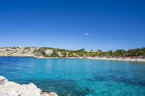 Private beach nearby, white sand, sun-loungers, beach towels