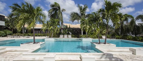 Outdoor pool, sun loungers