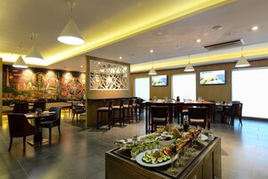 Desayuno buffet todos los días (con cargo)