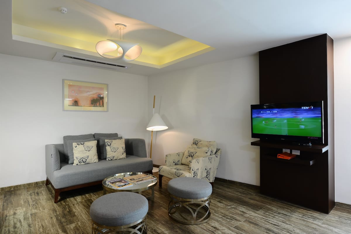 premium bedding, minibar, in-room safe, individually furnished