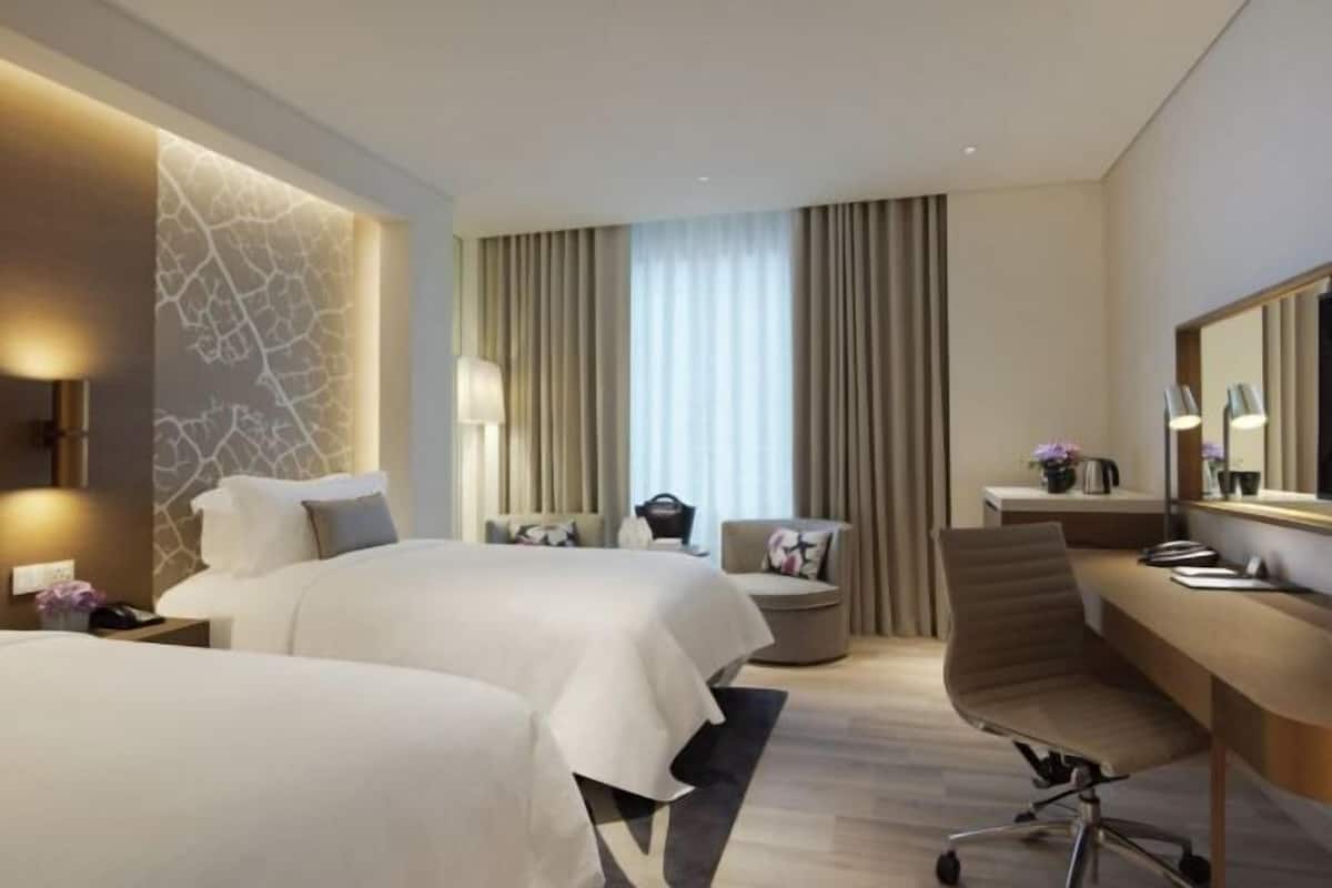 Ropa de cama de alta calidad, colchones con pillow-top y minibar