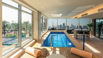 Suite, 1 soverom, privat basseng (Al Ain Skyline, Creek View) | Sengetøy av topp kvalitet, minibar og safe på rommet