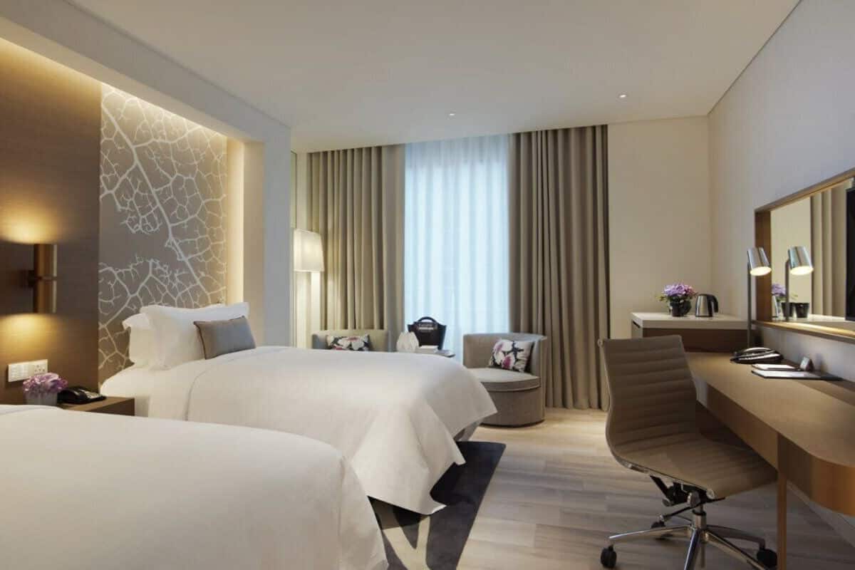 Ropa de cama de alta calidad y minibar 