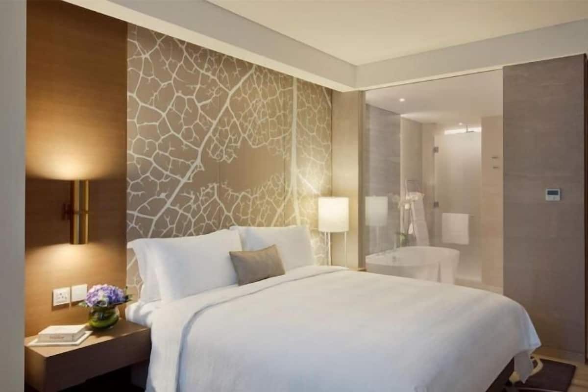 Ropa de cama de alta calidad, colchones con pillow-top y minibar