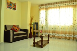 Quadruple Room | Down comforters, in-room safe, desk, laptop workspace - Rosenverg House Lima Airport (Lima)