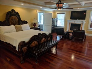 5 bedrooms, iron/ironing board, WiFi, bed sheets - Gated 5BR/4.5BA House - Internet and Grill (Stone Mountain)