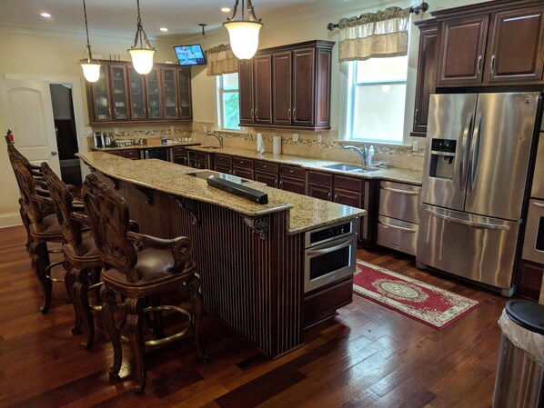 Fridge, microwave, oven, stovetop - Gated 5BR/4.5BA House - Internet and Grill (Stone Mountain)